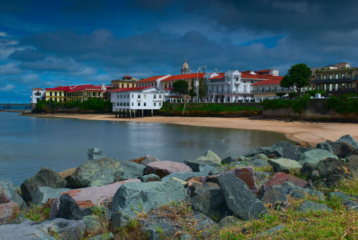 Casco viejo de la ciudad de Panamá ubicado en la costa del Pacífico.