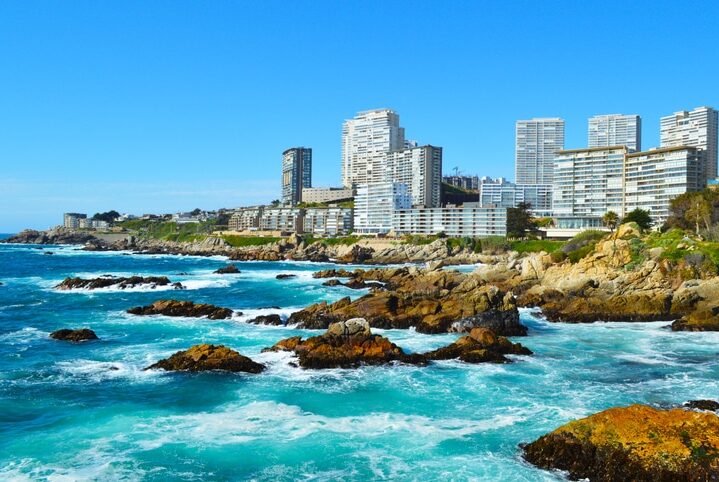 Outdoor photograph of Costa Brava in Viña del Mar, Chile. Borgoño avenue.